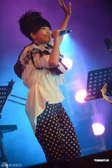 组图：糖兄妹转变风格开唱 暑假将推出新专辑