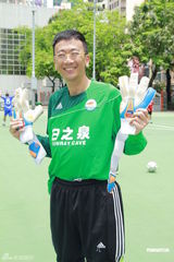 组图：马国明出席活动自曝爱踢足球