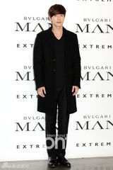 组图：朴海镇金宇彬帅气亮相男性香水新品发布