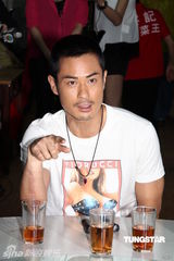 组图：《怒火街头》演员聚会郑嘉颖胡杏儿亮相 