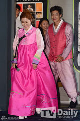 组图：丹尼尔海尼等穿韩服亮相韩片《SPY》活动