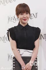 组图：李瑶媛IVY等出席某化妆品牌时尚展示会