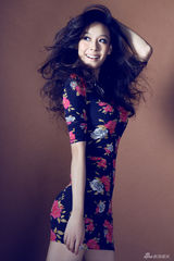 组图：张雅蓓时尚写真秀傲人身材 身姿曼妙性感