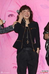 组图：四天后助力公益 张惠妹激胖被指水桶腰