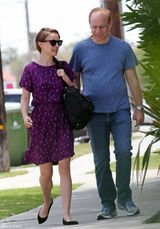 组图：娜塔莉-波特曼紫色连衣裙现身