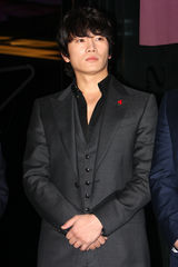 高清组图：宋承宪崔智友rain等出席乐天纪念仪式