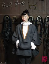 高清组图：韩星韩惠琳拍杂志写真 马场取景个性十足