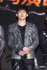 高清图：韩国五大组合天团开唱 SJ压轴掀高潮 