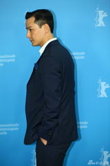 组图：柏林《魔警》见面会 吴彦祖张家辉亮相