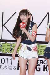 高清组图：AKB48三成员抵港宣传 签名会下场做评委