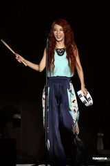 组图：Hebe语出惊人“胸部山” Ella搞笑扮丑相挺