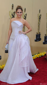 高清组图：奥斯卡红毯 詹妮弗-洛佩兹别致礼服亮相