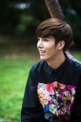 高清组图：独家对话韩国摇滚花美男鲁敏宇