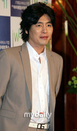 幻灯图集：韩星赵汉善完婚热吻新娘 金善雅等道贺