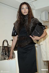 组图：林嘉绮15公分高跟鞋走秀破除怀孕传言