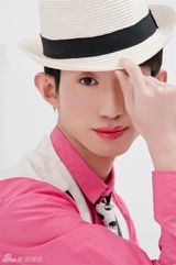 组图：《快男》海选“奇葩男”写真风格多样