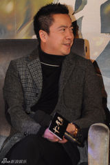 组图：《十二生肖》上海首映 主创耍宝齐跳2摆舞