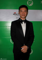 组图：黄志忠亮相电视节 两帝一后走红毯