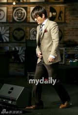 组图：韩国歌手申胜勋发专辑 纪念出道20周年