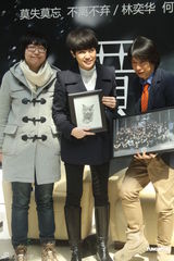 组图：何韵诗反串《贾宝玉》 导演赞扮相媲美林青霞