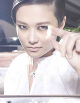 组图：李宇春化身特工拍时尚剧情大片