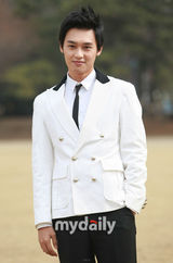 幻灯图：《唐突的女子》发布会 徐智英洪仁英出席