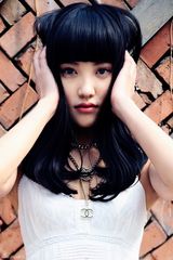 高清组图：周楚楚夏日复古写真 纯色红裙柔美诱惑