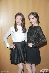 组图：官恩娜亮相派对自曝头撞吉他受伤