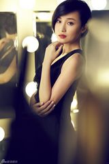 组图：傅淼曝复古写真温文尔雅大方自信