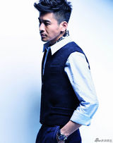 组图：乔振宇初冬写真冷峻硬朗变都市型男