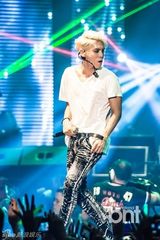 组图：SHINee与EXO-K等K-POP演唱会秀炫舞