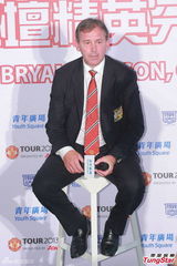 组图：白赖仁笠臣亮相 洪天明欲培养儿子踢球