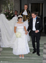 组图：欧洲最美公主下嫁银行家 全球王室盛宴