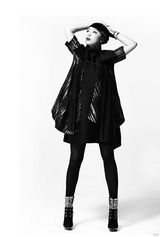 组图：黄绮珊新照全曝光 黑白大片演绎另类时尚