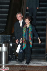 组图：晶刚压轴婚礼收官 宾客拎着回礼相继离场