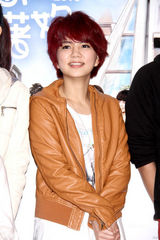 幻灯图：《就想赖着你》庆功 Ella与言承旭勾肩搭背