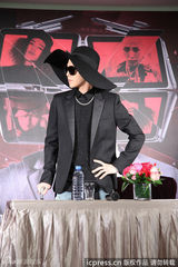 高清图：GD格格巫造型台北造势 笑称拄拐帅