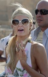 幻灯图集：帕丽斯-希尔顿埃及金字塔前搔首弄姿