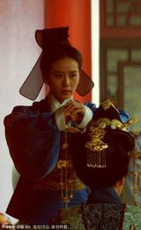 组图：刘诗诗《明妃》清丽 片场笑读剧本可爱