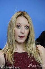 高清组图：《双重恶魔》发布会 女星塞尼耶显娇媚