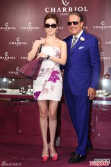 组图：侯佩岑代言被洋老总调戏 望多尝试演戏