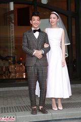 组图：香港艺人李璨琛举行结婚注册仪式