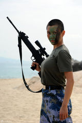 组图：刘思言《火蓝刀锋》演绎冷艳女战神