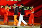 组图：2011年央视元宵晚会-赵本山小沈阳领奖