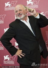 高清图：影片《激情》记者会 克里斯蒂安娜大派香吻