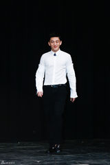 独家高清：金喜爱刘亚仁《密会》发布深情对视