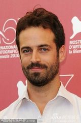 高清图：《黑天鹅》记者会 文塞尔护花娜塔莉-波特曼