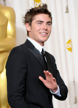 高清图：奥斯卡后台 小生扎克-埃弗隆帅气亮相