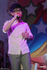 组图：罗志祥出席活动迟到玩求婚 刘心许飞同台