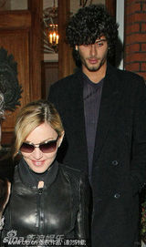 组图：女明星姐弟恋经典场景盘点